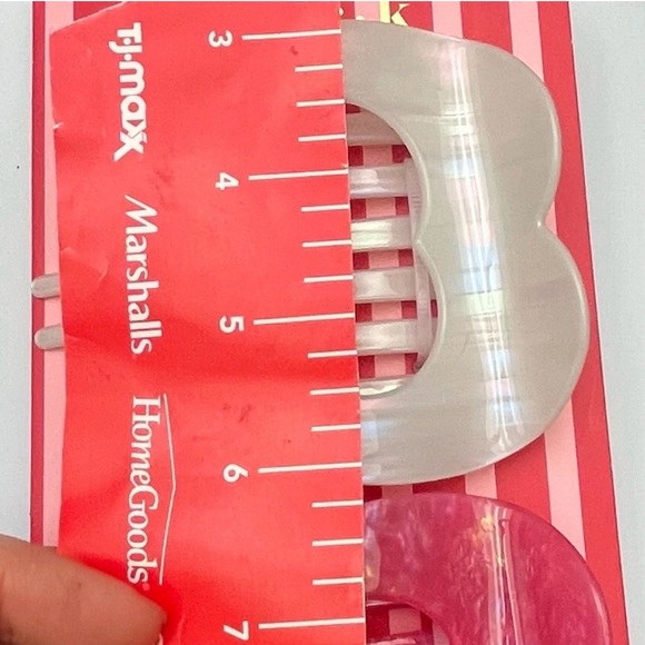 Piper K set of 2 valentines heart flat lay claw clips in White and Red - Picture 3 of 4